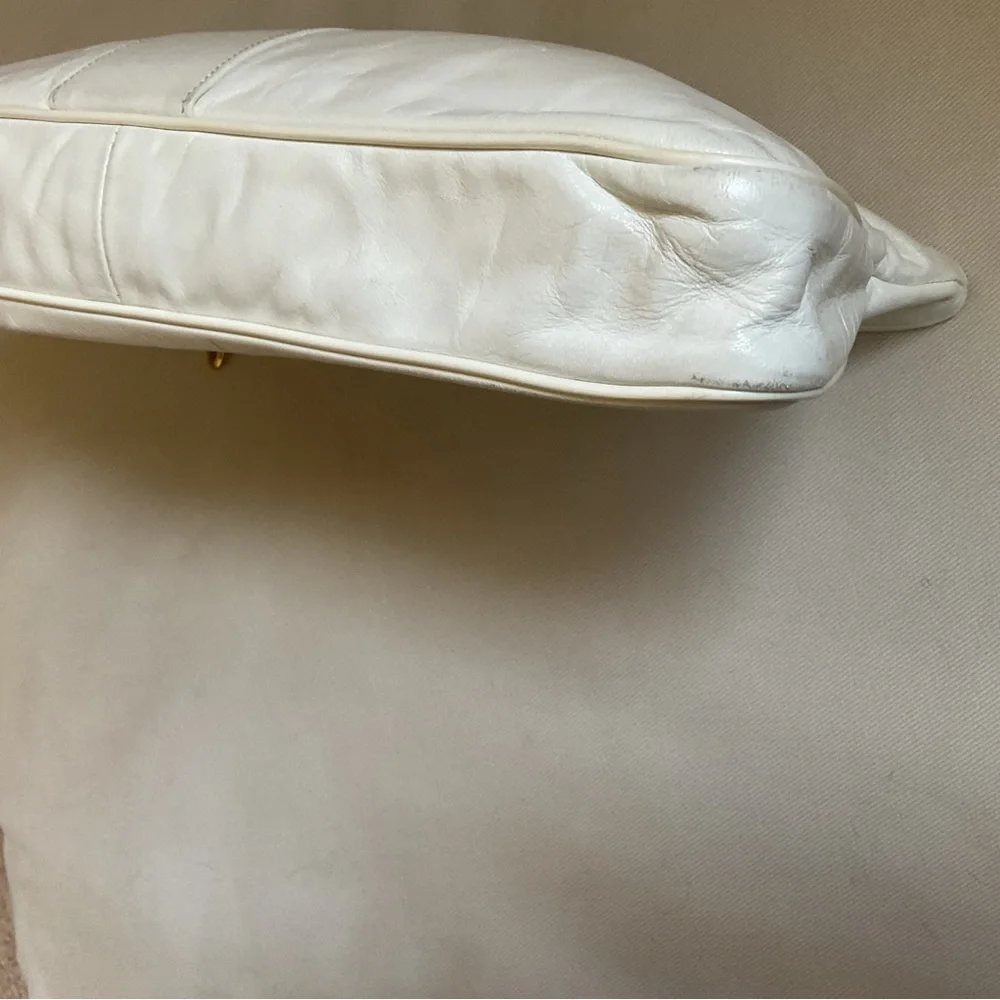 Vintage 70's Dove Zipper White Leather Understated Clutch Purse Bag - Picture 6 of 9